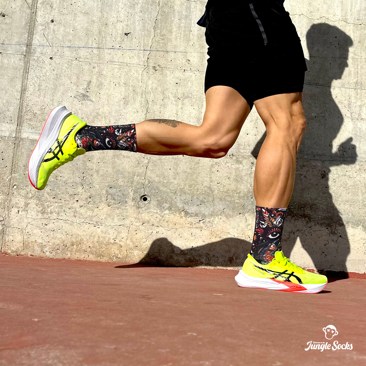 Meias técnicas de corrida de maratona, design de caveiras coloridas, preto, sem costuras para maior conforto.